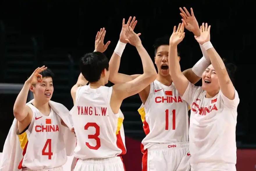 乐球体育 越位判罚为什么总让人看不懂？从规则条文到观赛习惯的科普指南